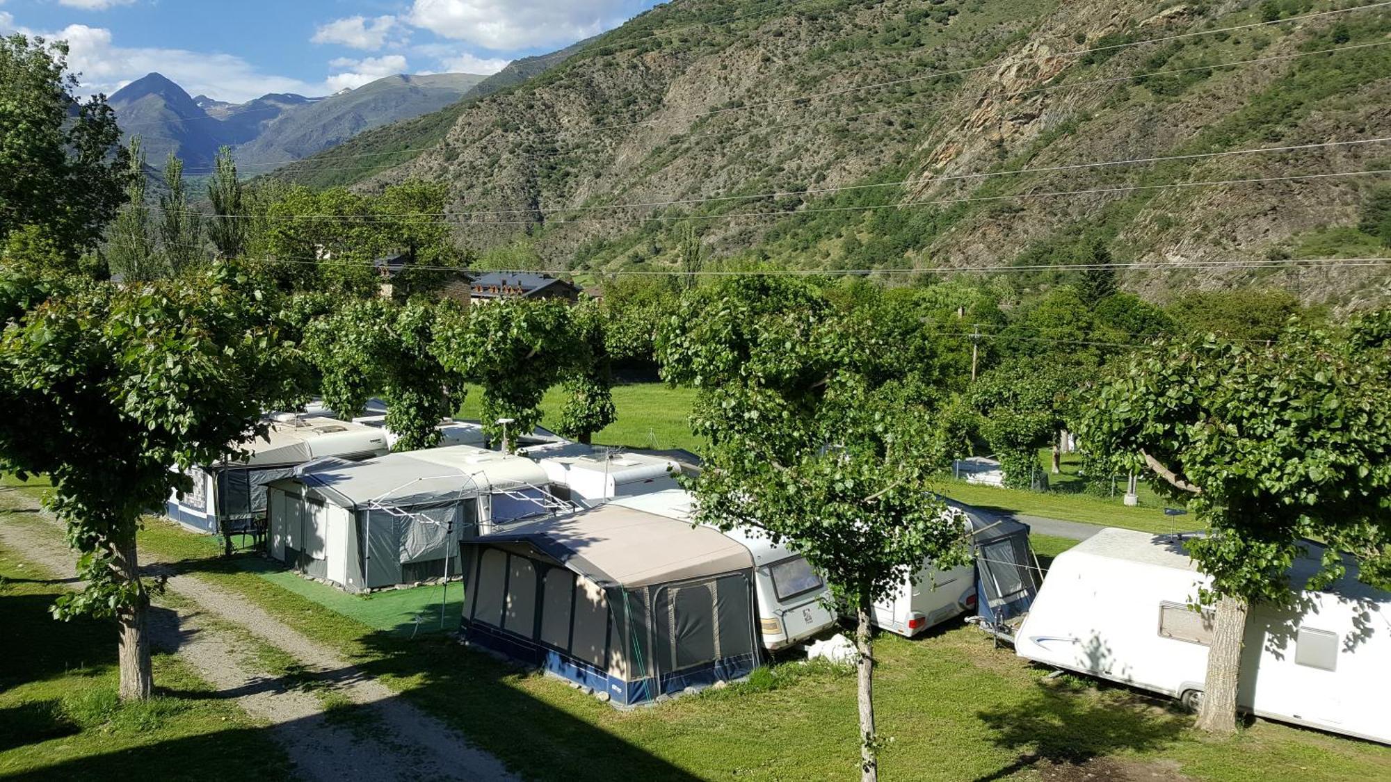 Bungalows Nou Camping La Guingueta D'Aneu Екстериор снимка