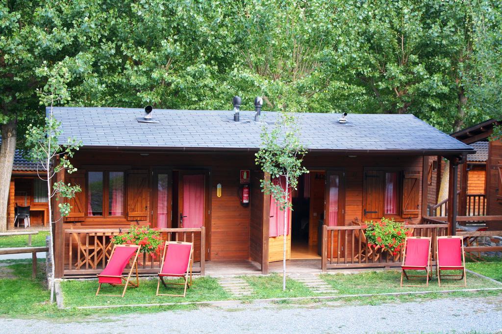Bungalows Nou Camping La Guingueta D'Aneu Екстериор снимка