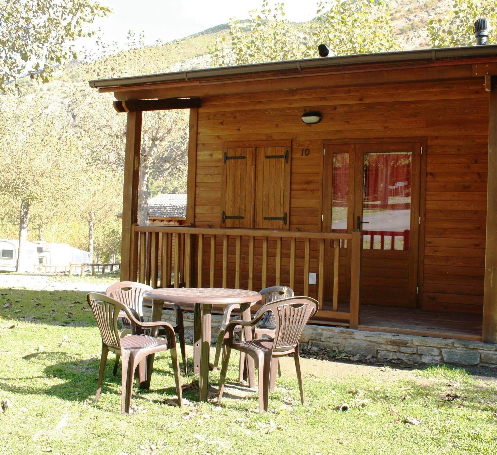 Bungalows Nou Camping La Guingueta D'Aneu Екстериор снимка